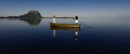 LA BARQUE DU PECHEUR ET LA VACANCIERE VERS LE MORNE 02