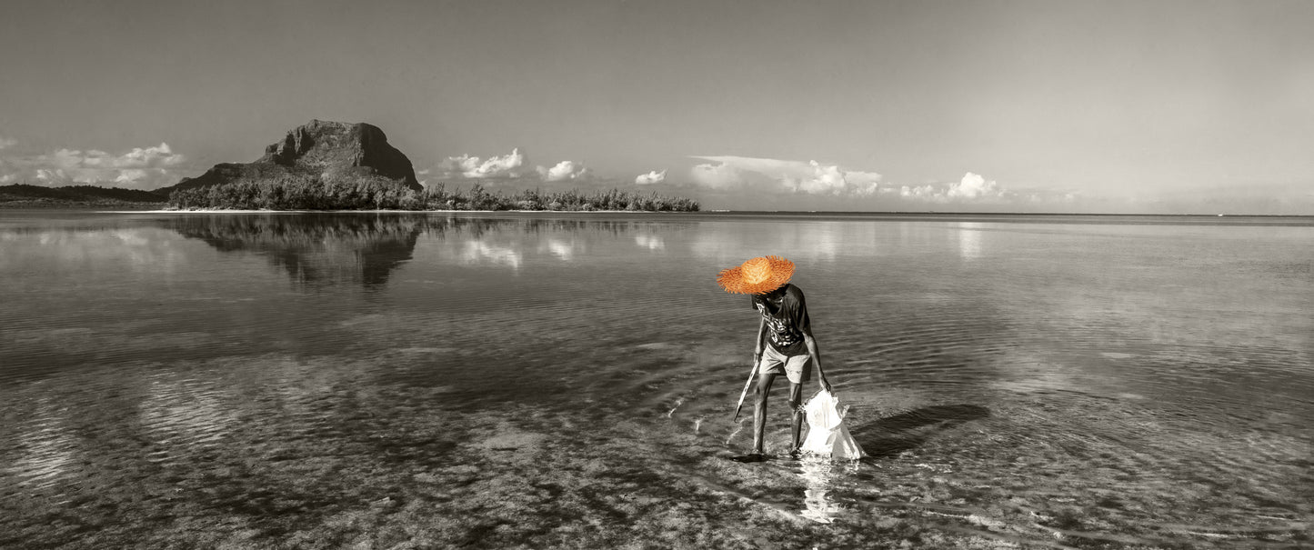 PECHEUR DE TEC-TECS ILE AUX BENITIERS CHAPEAU ORANGE 01