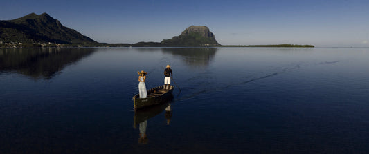 LA BARQUE DU PECHEUR ET LA VACANCIERE VERS LE MORNE LIMITED EDITION